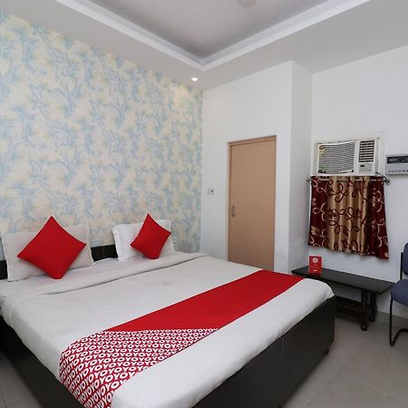 Oyo Flagship Hotel Daimond Нью-Делі Екстер'єр фото
